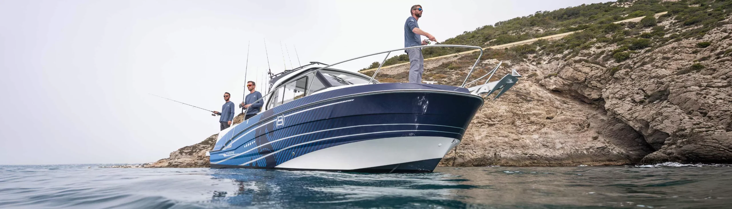 Beneteau Antares 8 Fishing